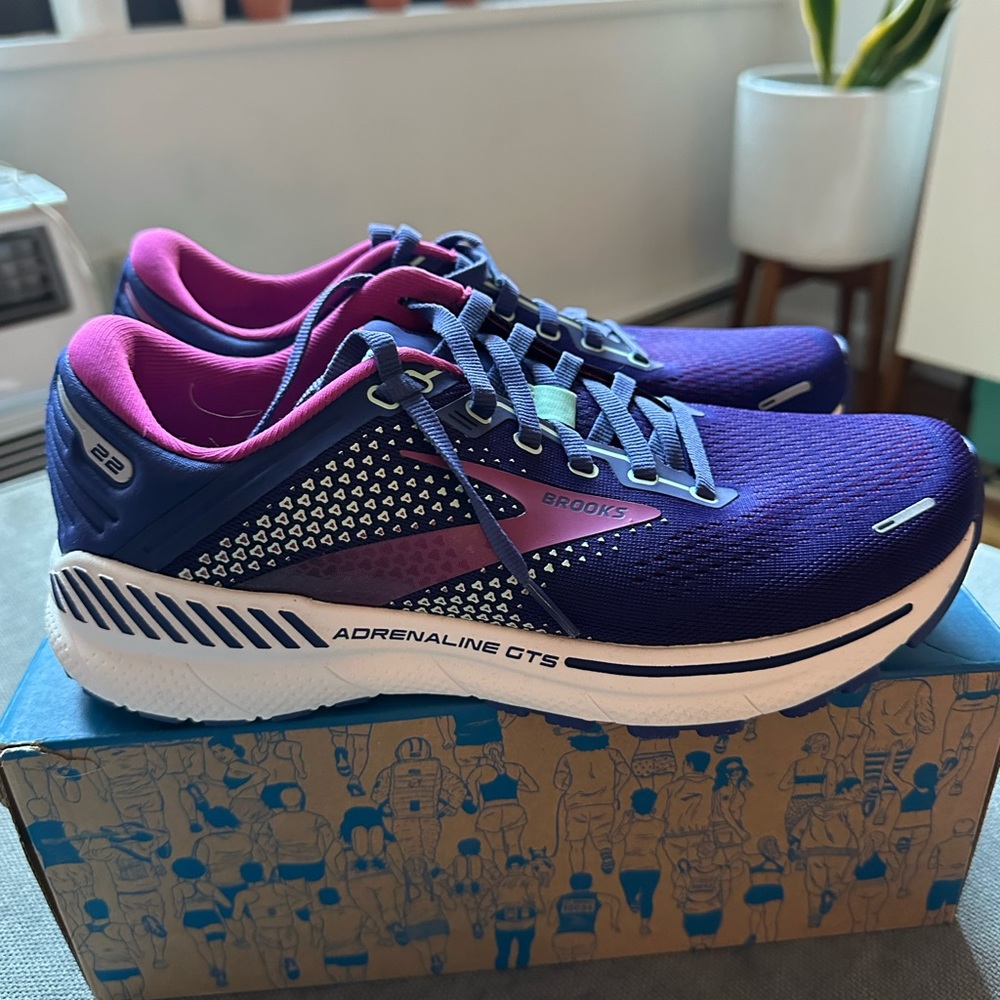 Brooks Adrenaline GTS 22 UNWORN